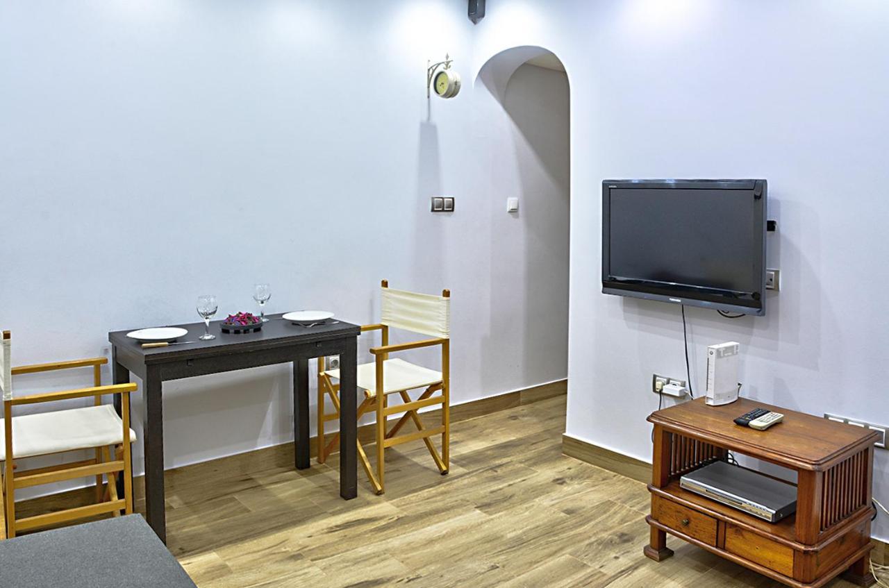 Triana Apartment *